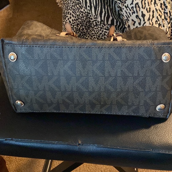 Michael Kors Bag - Picture 6 of 13